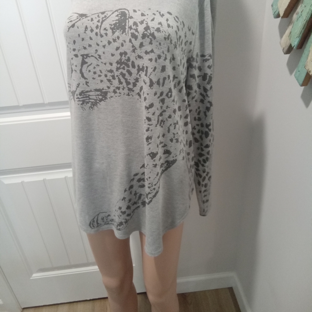 Karen Kane Size L Gray Leopard Print Women's TunicTop